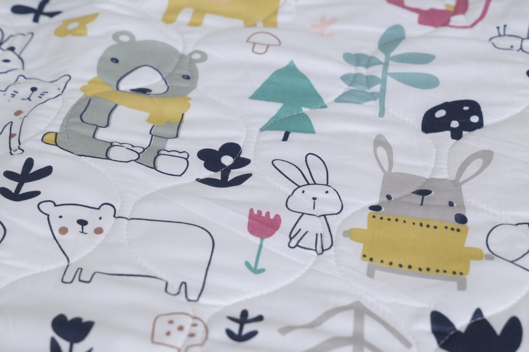 single 92 cm × 188 cm, soft green, bear bunny pattern
