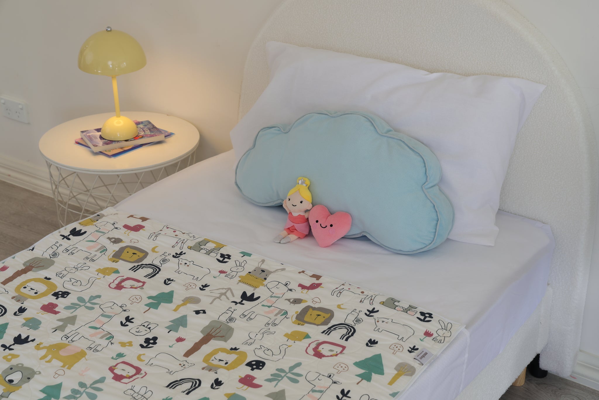 King 107 cm x 203 cm Soft Green Bear Bunny Pattern